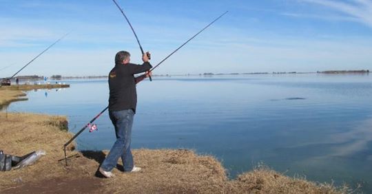DESDE EL LUNES 18 SE HABILITÓ LA PESCA DEPORTIVA EN CUERO DE ZORRO Y LAGUNA REDONDA, SÓLO DE COSTA Y CON ESTRICTAS NORMAS DE CONTROL: