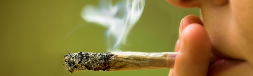 Según una encuesta de la Sedronar los jóvenes universitarios prefieren un porro de marihuana a un cigarrillo de tabaco.