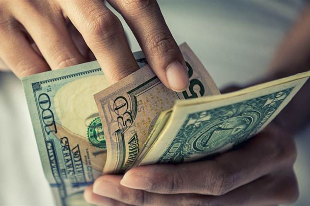 EN CASARES TAMBIÉN HAY MERCADO DE DÓLARES