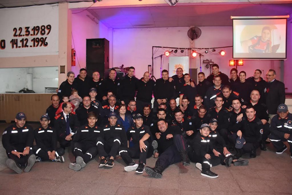 FIESTA EN EL CLUB AMPARO