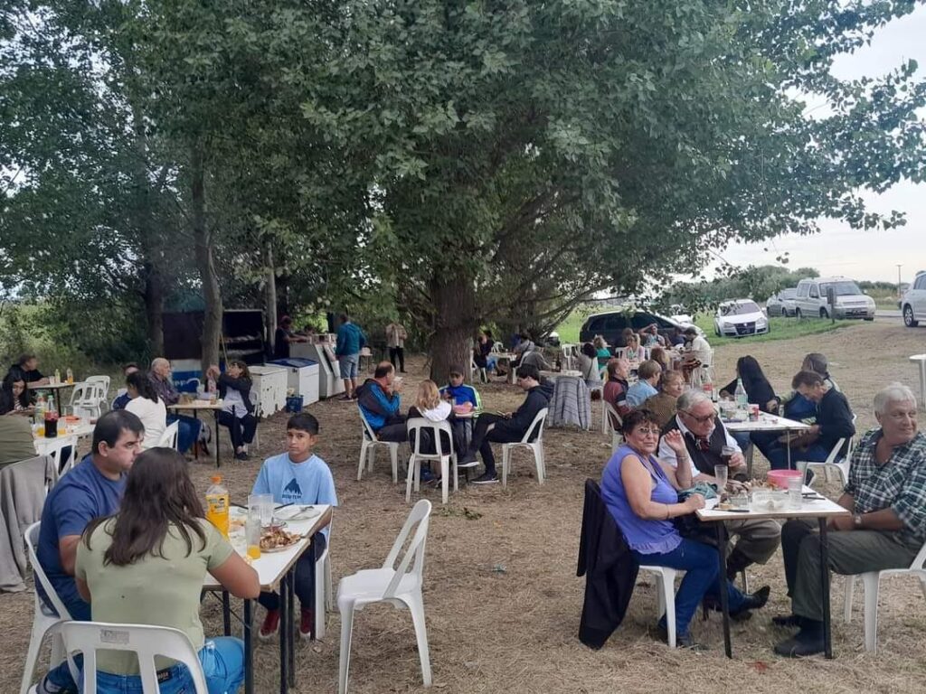 NO LE DEJARON NI LOS PLATOS